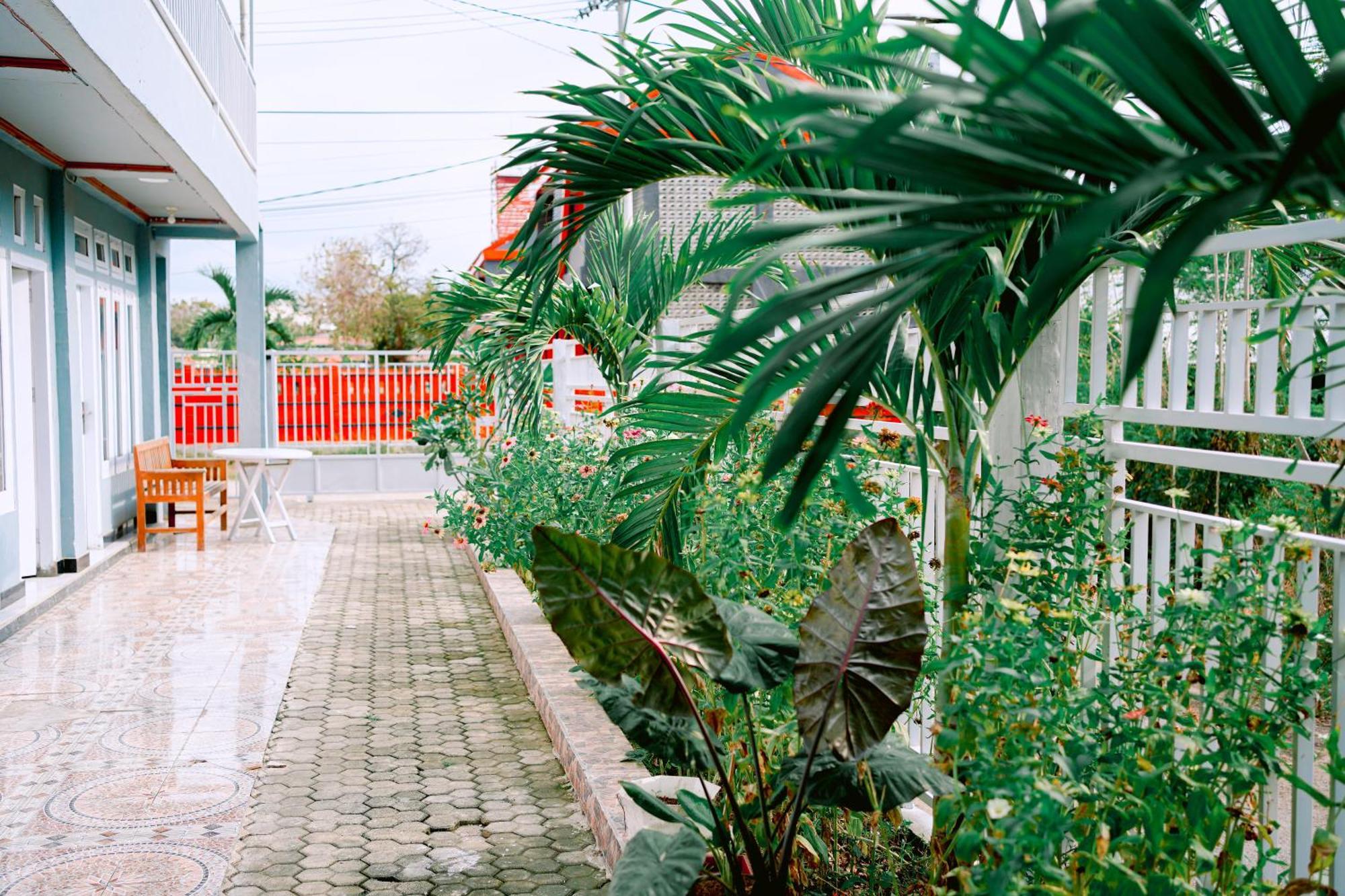 Getrudis Guesthouse Labuan Bajo Exterior photo