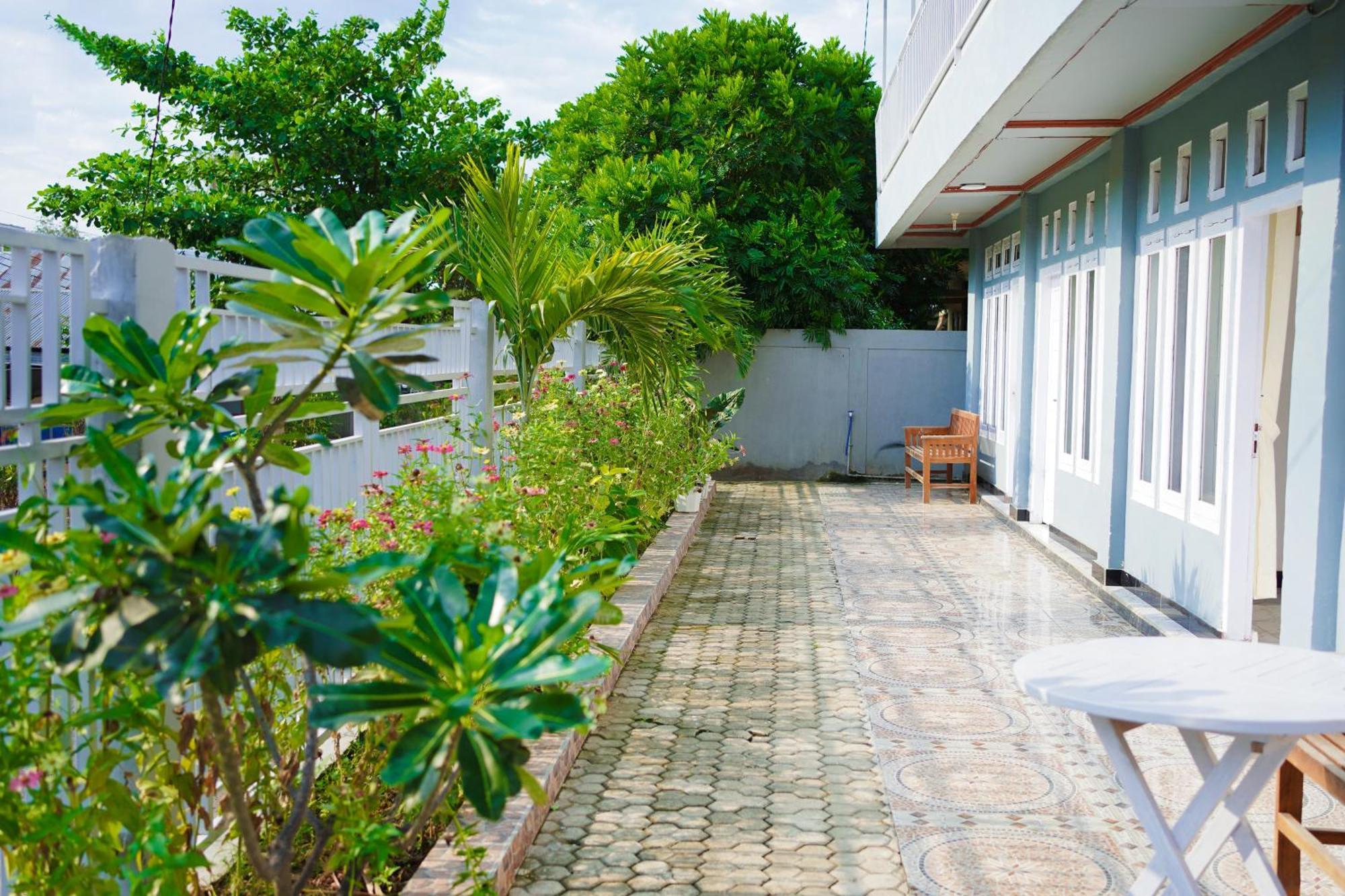Getrudis Guesthouse Labuan Bajo Exterior photo